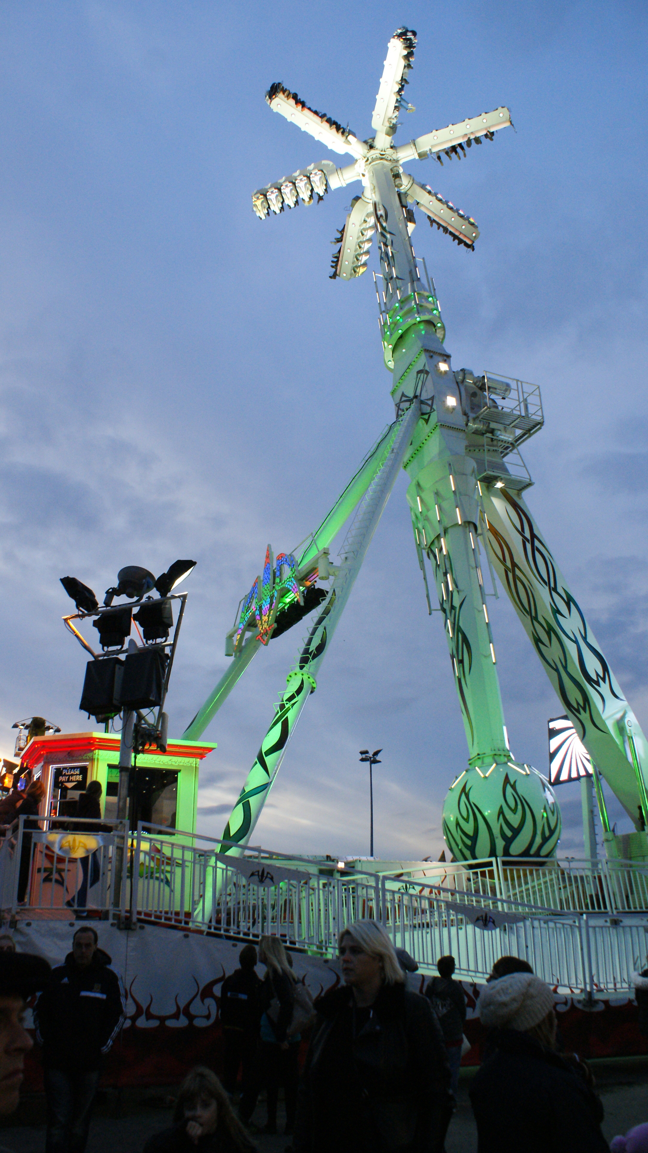 Danter Attractions AIR, dominating the sky line at Hull Fair